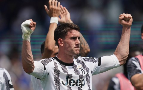 南宫体育- 转会期费内巴切调整名单以备德国杯，单刀错失环节打磨，管理层满意，身体对抗强度拉满